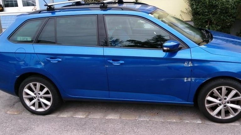 Das Auto der Familie wurde zerstört.