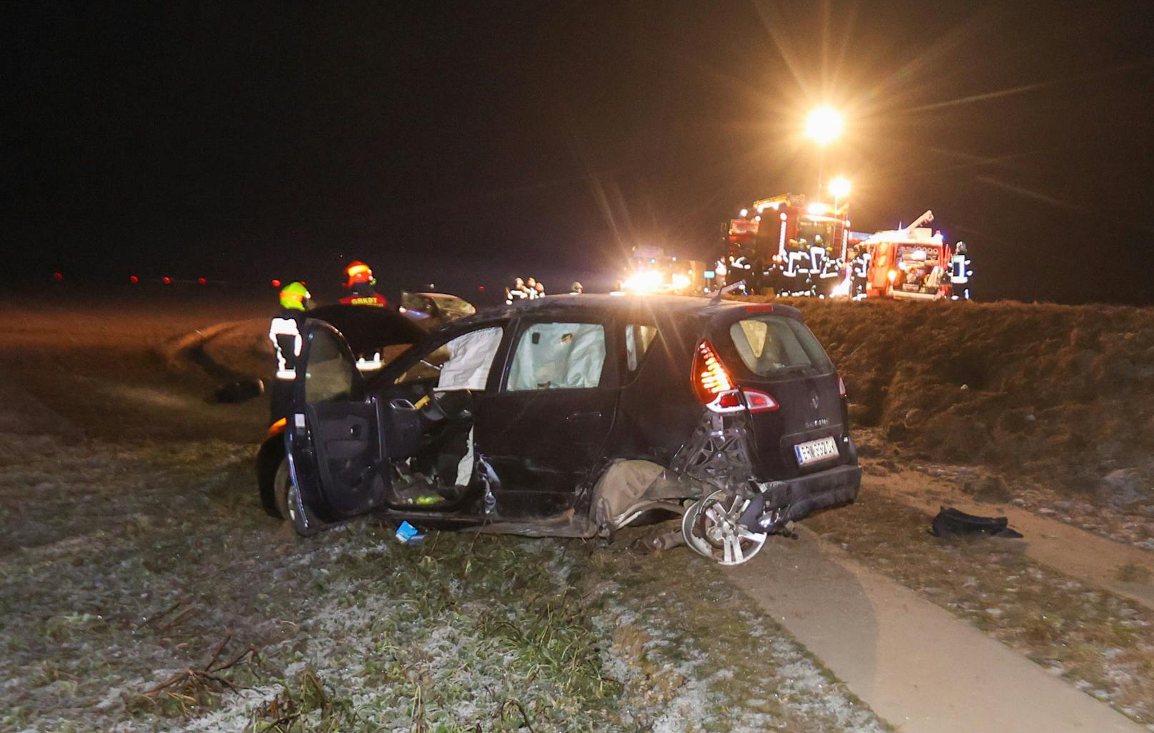 In der Nacht auf Donnerstag ist es in St. Peter am Hart (Bezirk Braunau) zu einem tödlichen Verkehrsunfall gekommen.