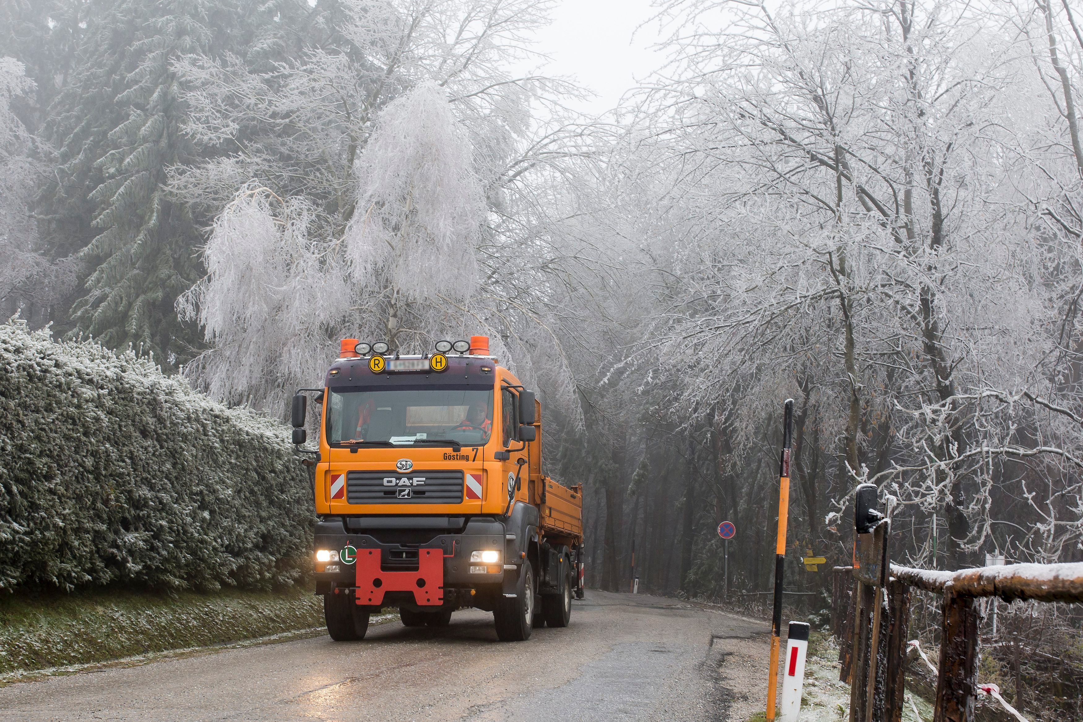 Gefrierender Regen sorgt in der Nacht auf den 24. Dezember für gefährliche Straßenverhältnisse an der Alpennordseite.
