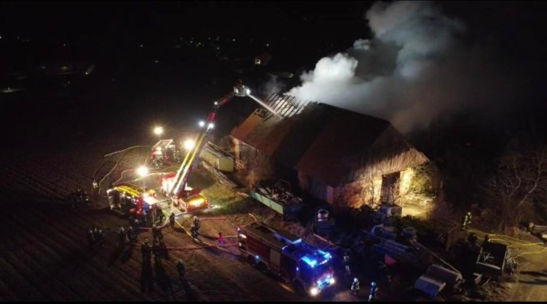 Dichte Rauchwolken waren von weitem zu sehen.