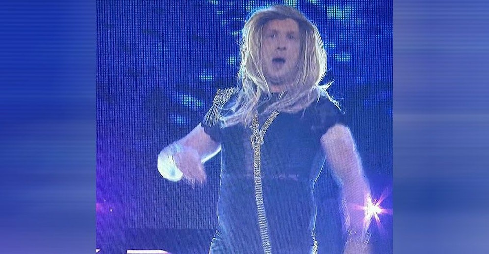 Oli Pocher als schwangere Helene Fischer