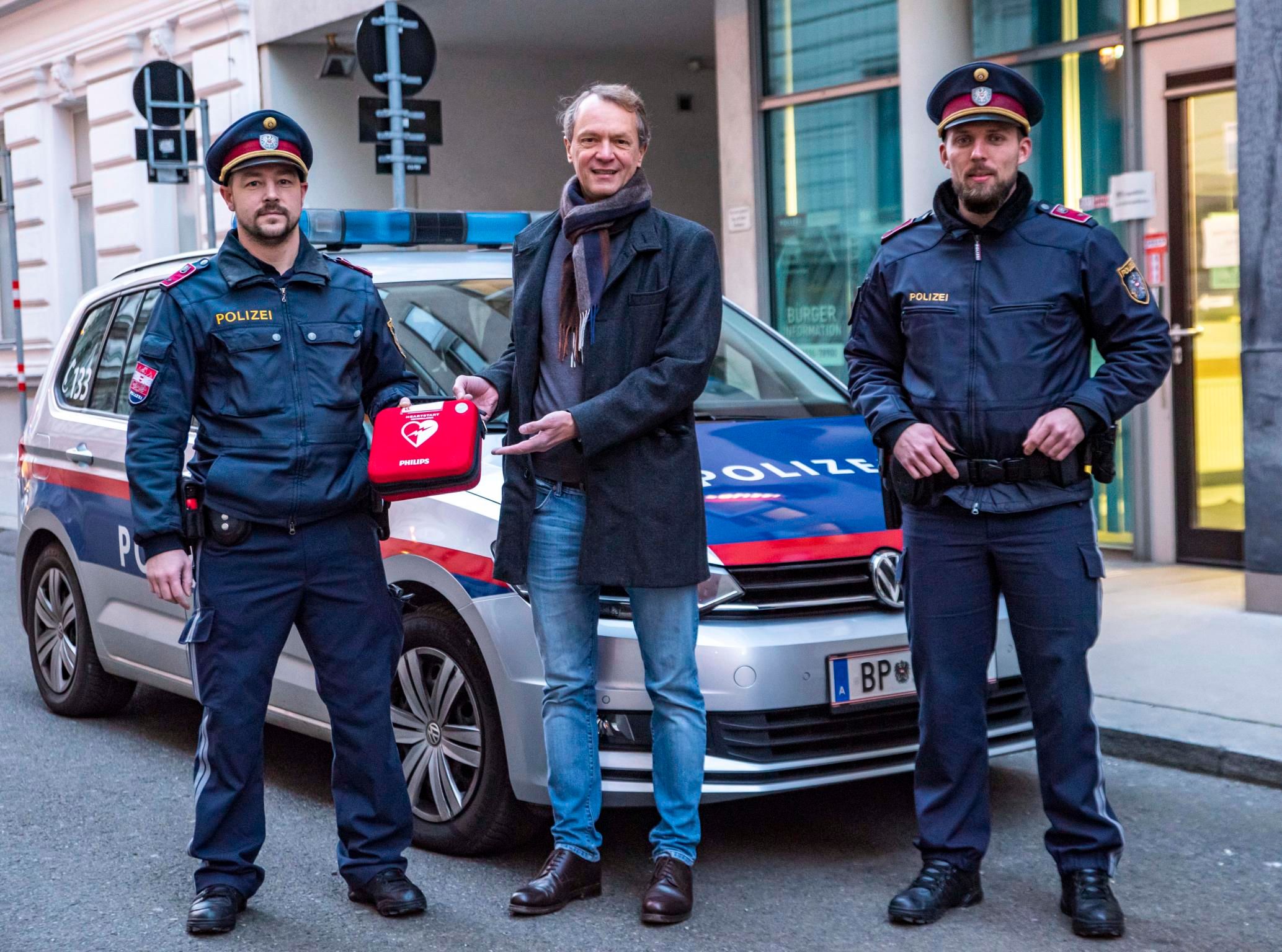 Gerd F. bedankt sich bei seinen beiden Lebensrettern.