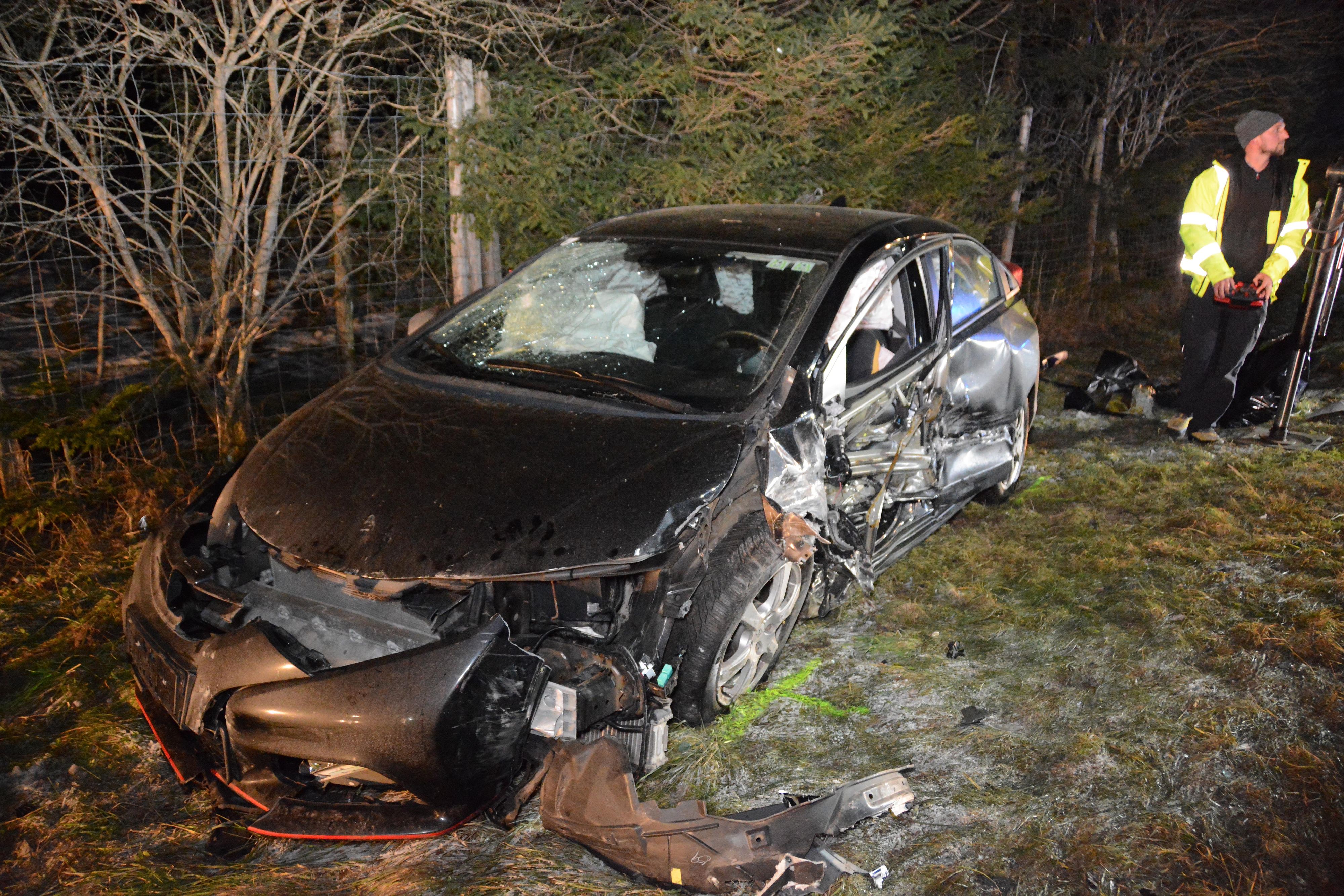 Das Auto wurde bei dem Crash schwer beschädigt.