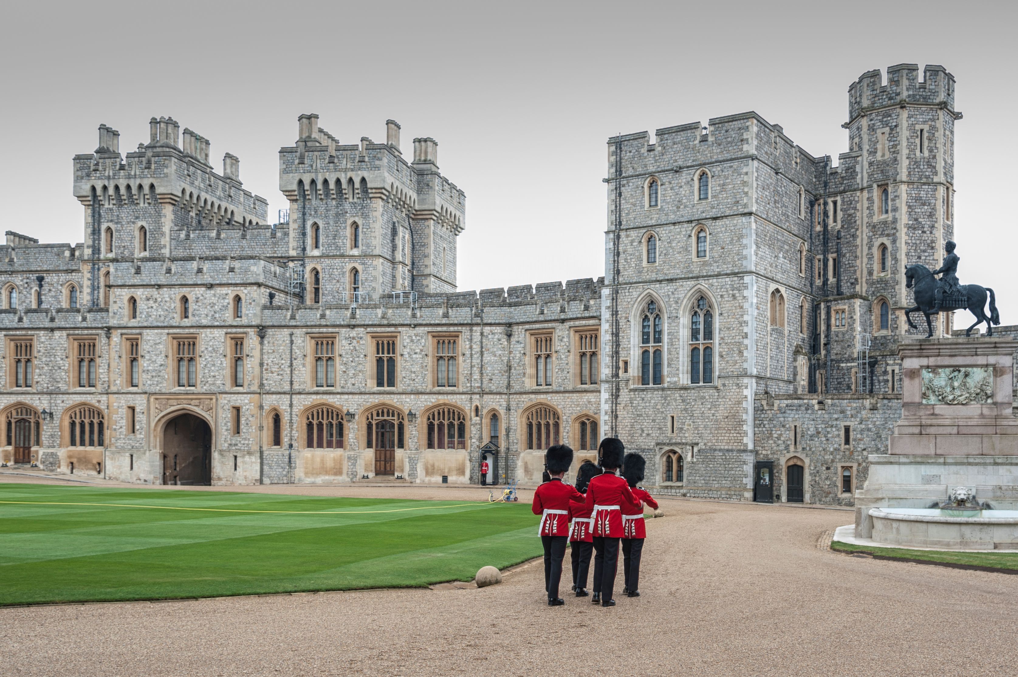 Alarm im Windsor Castle: Ein bewaffneter Eindringling wurde von der Polizei festgenommen.