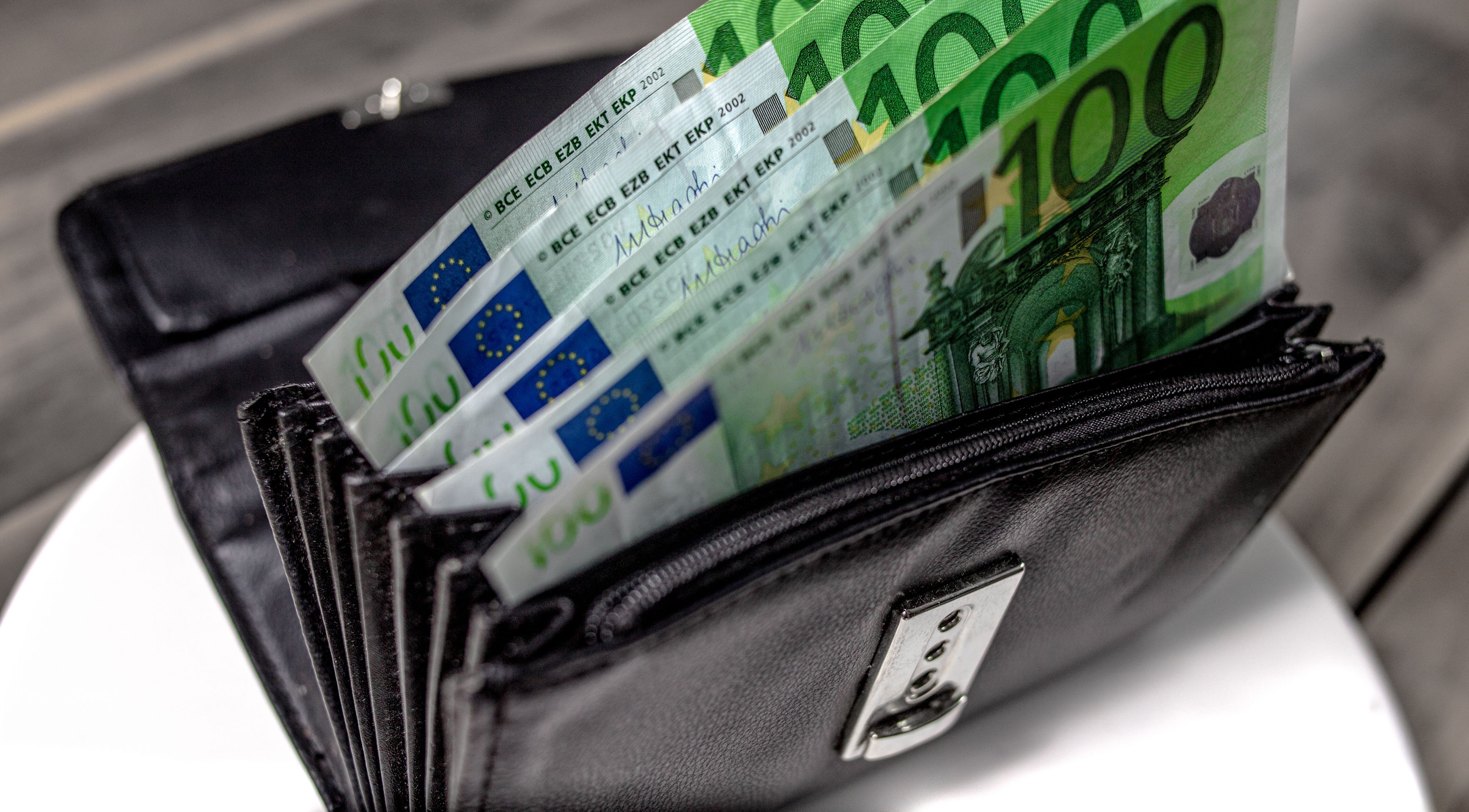 Geldgeschenke sollen die Impfbereitschaft in vielen Gemeinden weiter erhöhen.