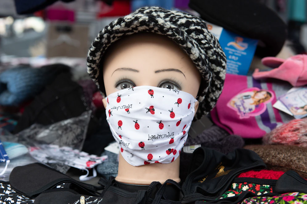 Stoffmasken sind nicht viel mehr als Gesichtsschmuck, so 