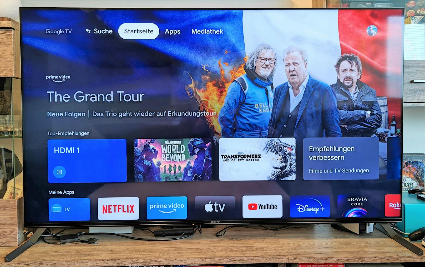 Als Betriebsystem nutzt Sony Android 10 mit Google TV, was sich schön aufgeräumt und mit smarten Vorschlägen zeigt.
