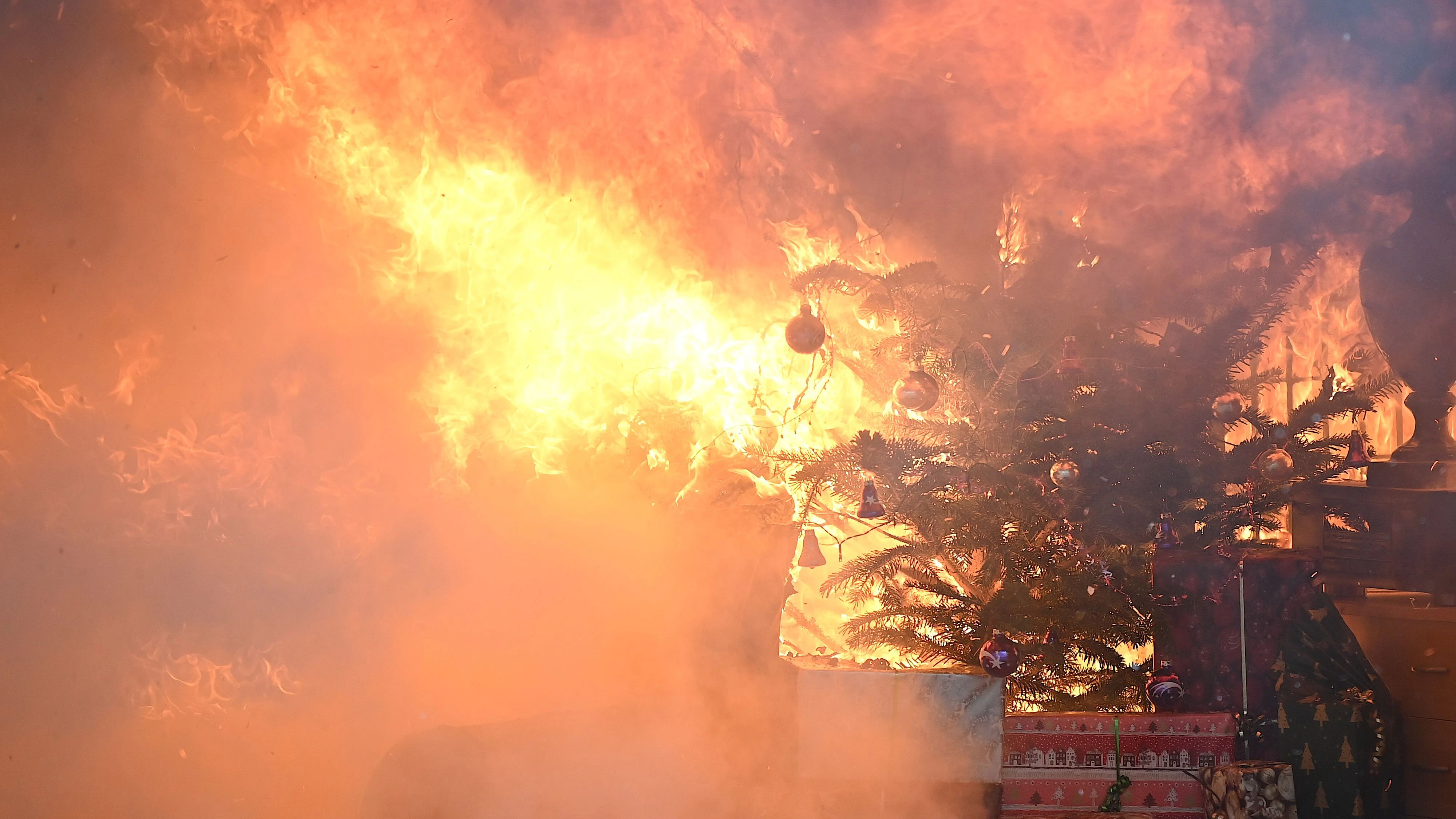 Möglicherweise geht der Brand auf einen Weihnachtsbaum zurück