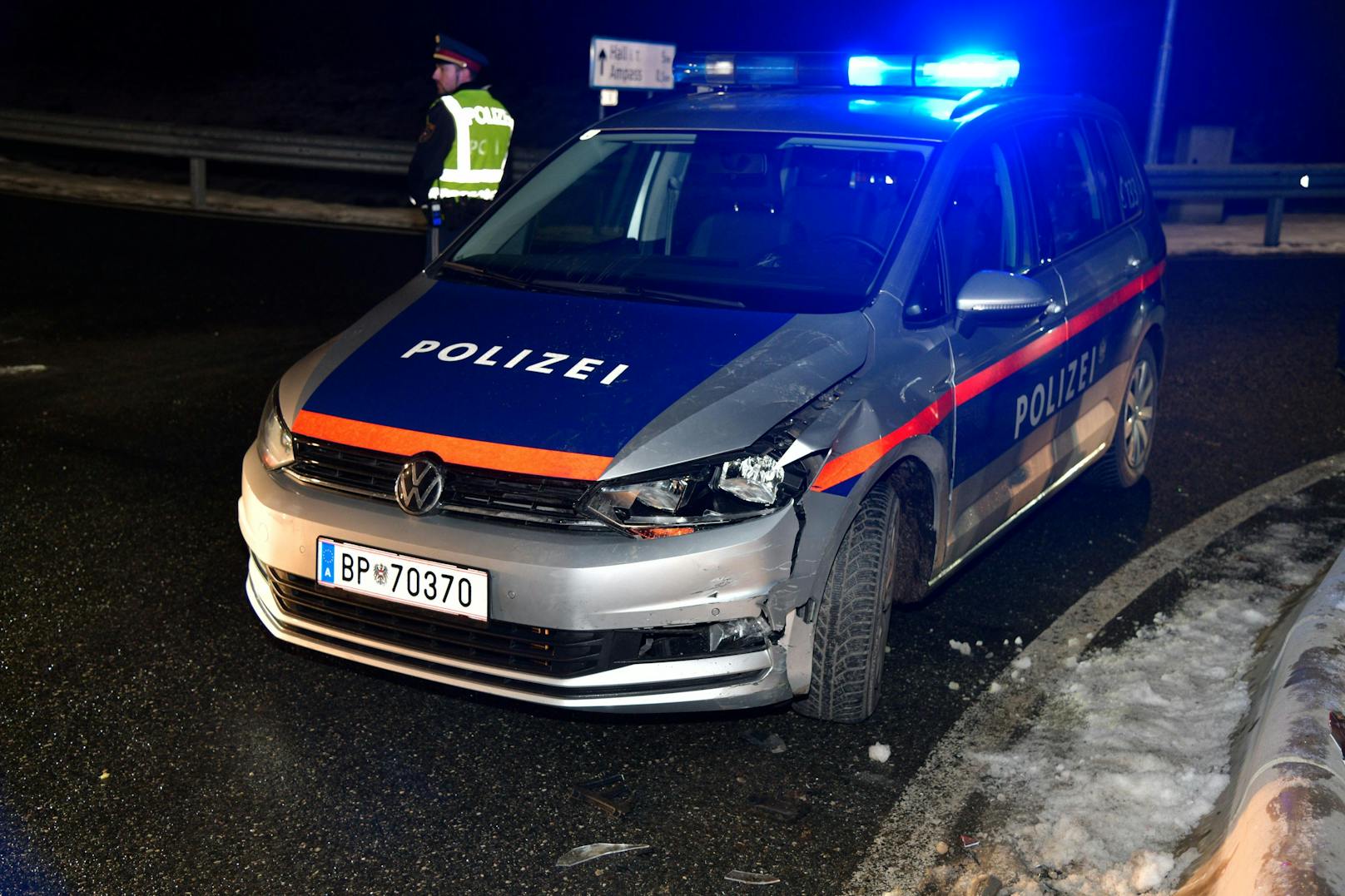 Er wird wegen dem Verdacht der Gefährdung der körperlichen Sicherheit im Straßenverkehr an die Staatsanwaltschaft Innsbruck...&nbsp;