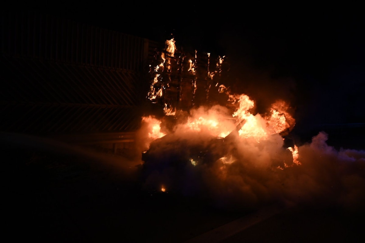 Das Fahrzeug stand schnell in  Vollbrand.