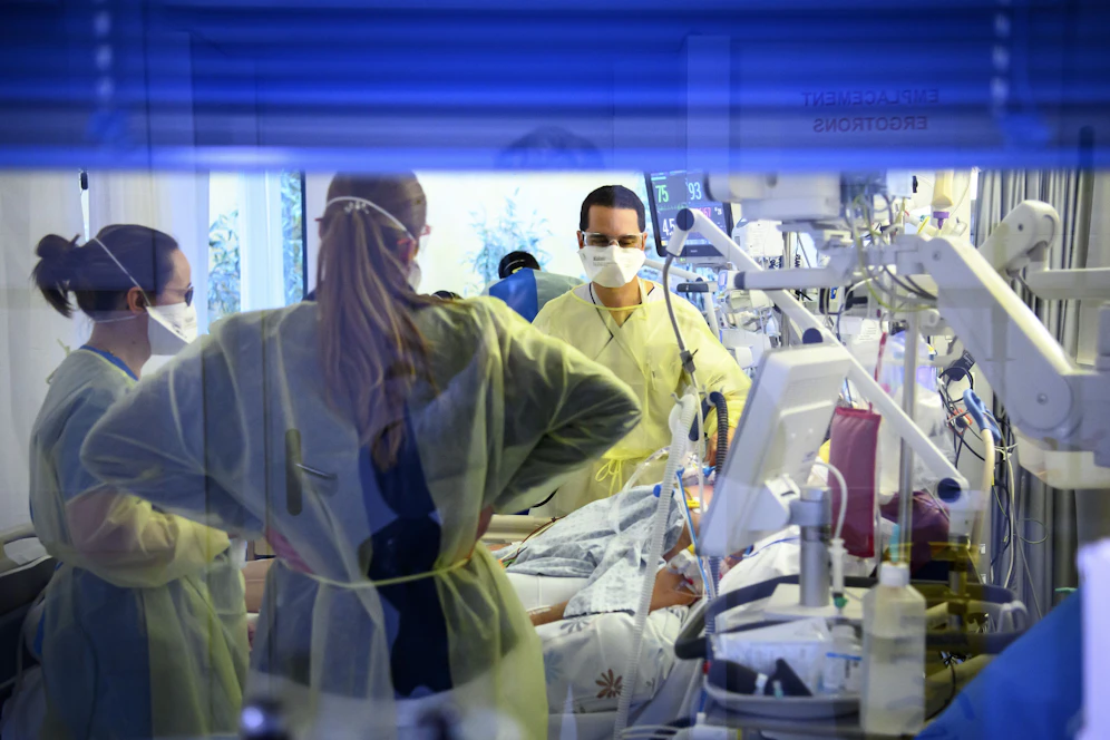 Gesundheitspersonal soll früher aus Quarantäne entlassen werden, empfiehlt Swissnoso.