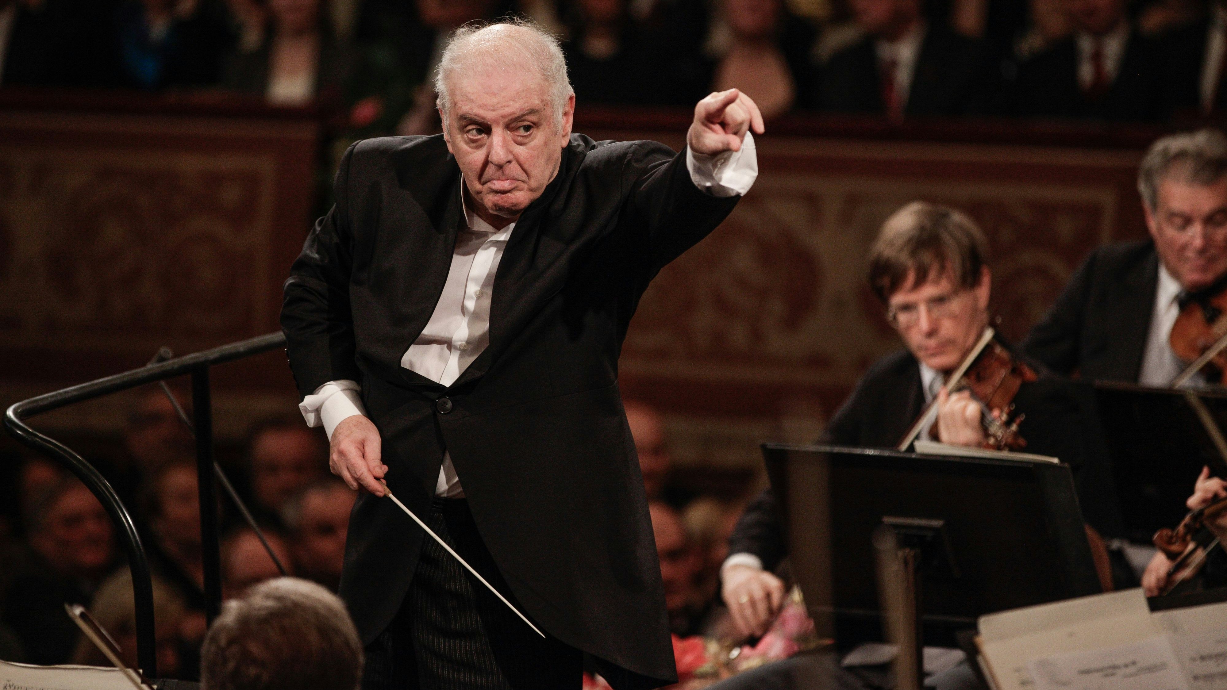 Auch das Neujahrskonzert, dirigiert von Daniel Barenboim, wird heuer vorverlegt. 