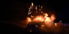 Auto geht auf Westautobahn nach Wien in Flammen auf