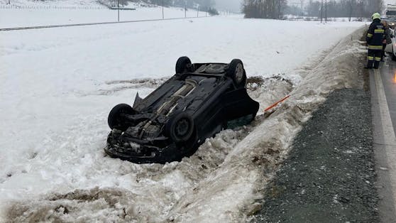 Beide Insassen, Mutter und Kind, überlebten den Unfall. 