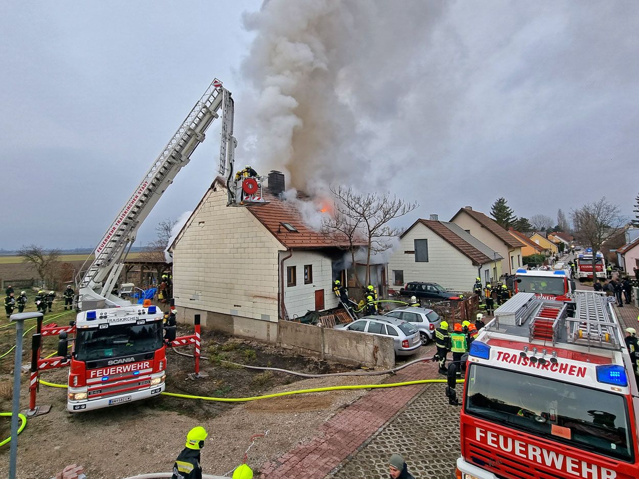 Bilder vom Einsatz der Feuerwehr.
