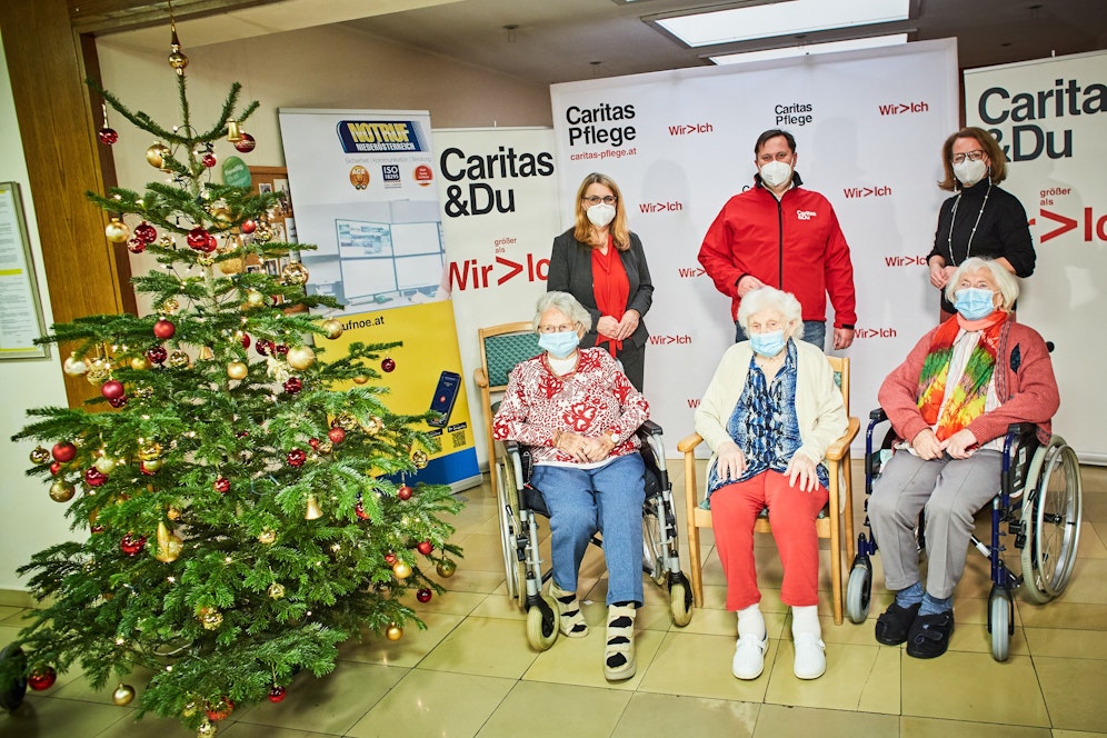Einige der ersten Covid-19-Impfungen wurden vor einem Jahr an Bewohner und Mitarbeiter im Caritas-Pflegeheim St. Elisabeth in St. Pölten verabreicht. 
