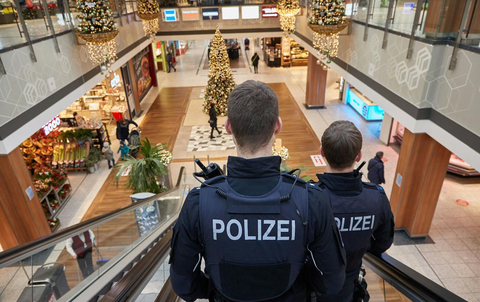 Ein Ehepaar aus dem deutschen Bundesland Baden-Württemberg hat am Heiligen Abend wegen zur Neige gehender Lebensmittelvorräte die Polizei gerufen.