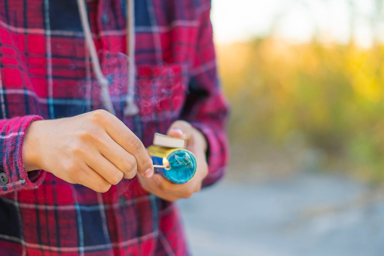Der pyrotechnische Gegenstand explodierte in unmittelbarer Nähe des Jugendlichen.