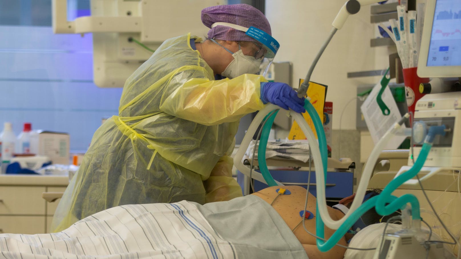 Rund 500 Corona-Patienten werden derzeit in Krankenhäusern medizinisch versorgt.