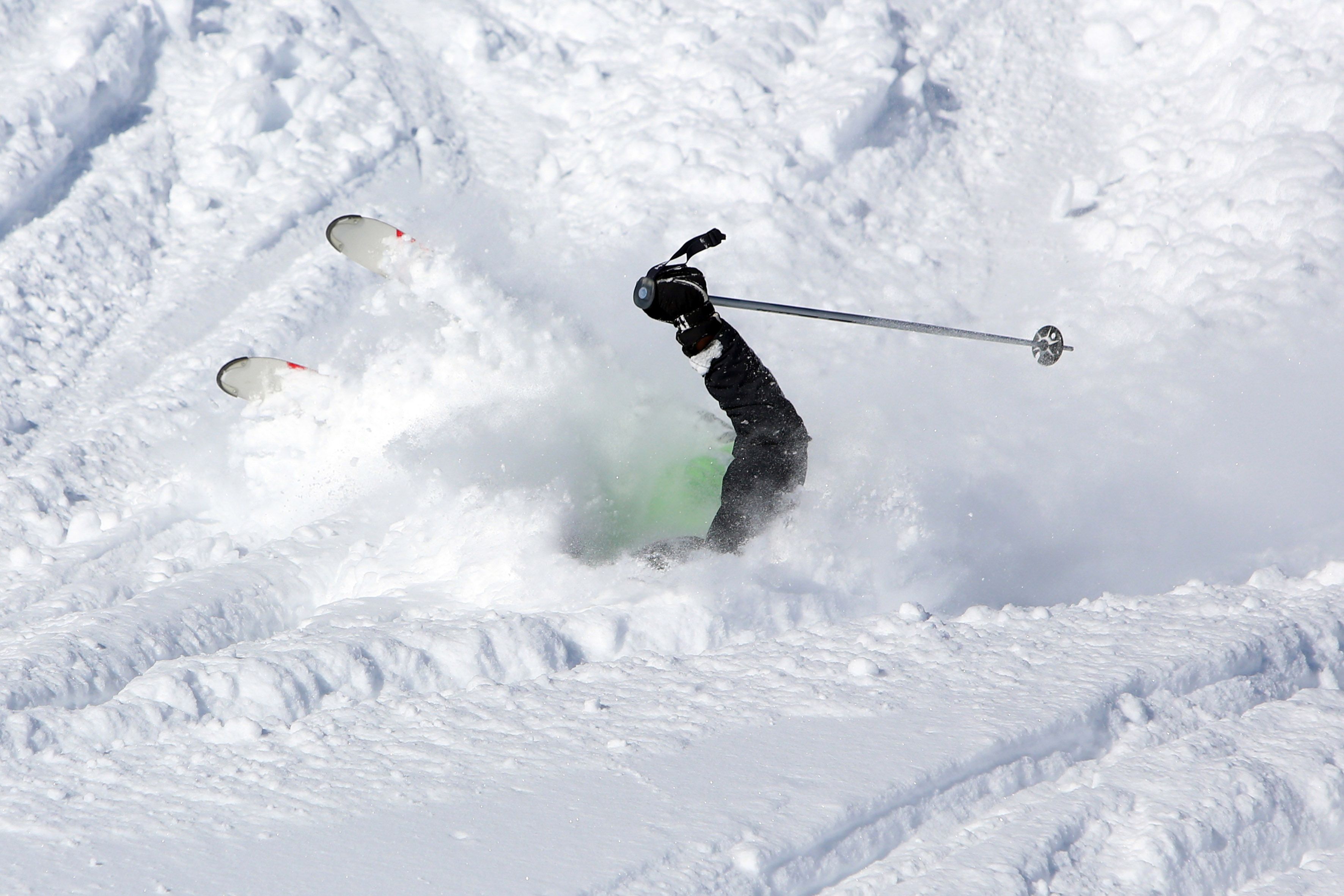 Notarzthubschrauber im Dauereinsatz: In Tirol kam es zu Ski-Serienunfällen.