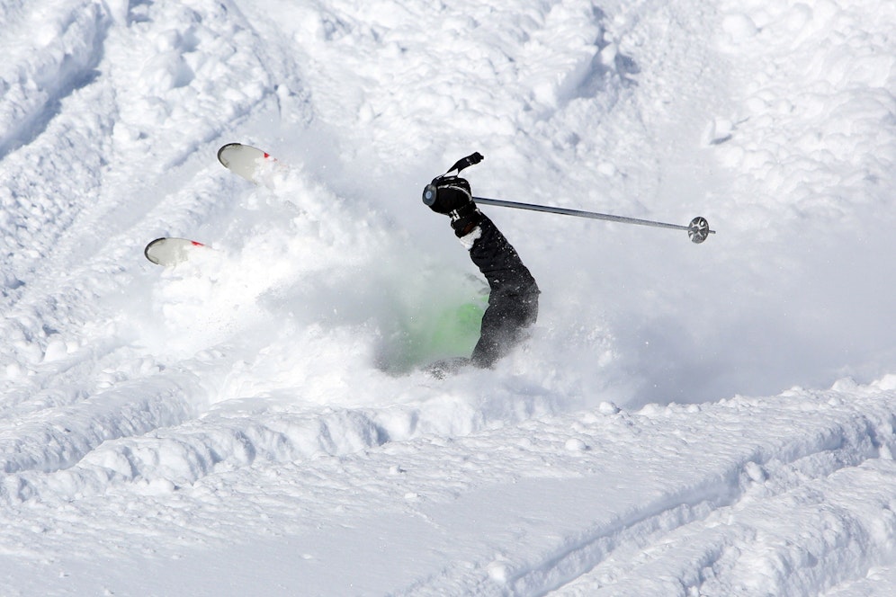 Notarzthubschrauber im Dauereinsatz: In Tirol kam es zu Ski-Serienunfällen.