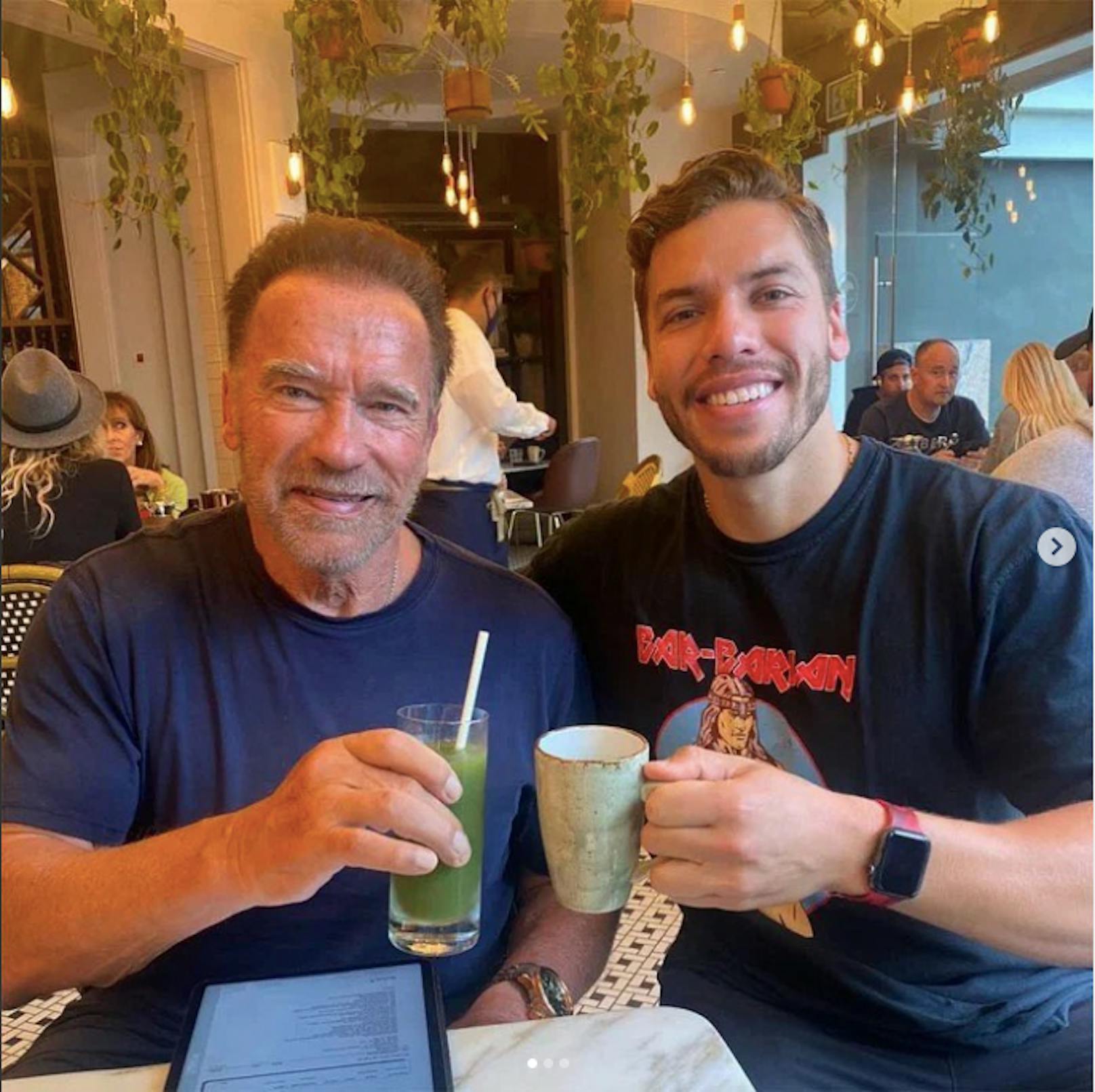 Arnold Schwarzenegger mit seinem Sohn Joseph, der sich gegen den Nachnamen Schwarzenegger entschieden hat 