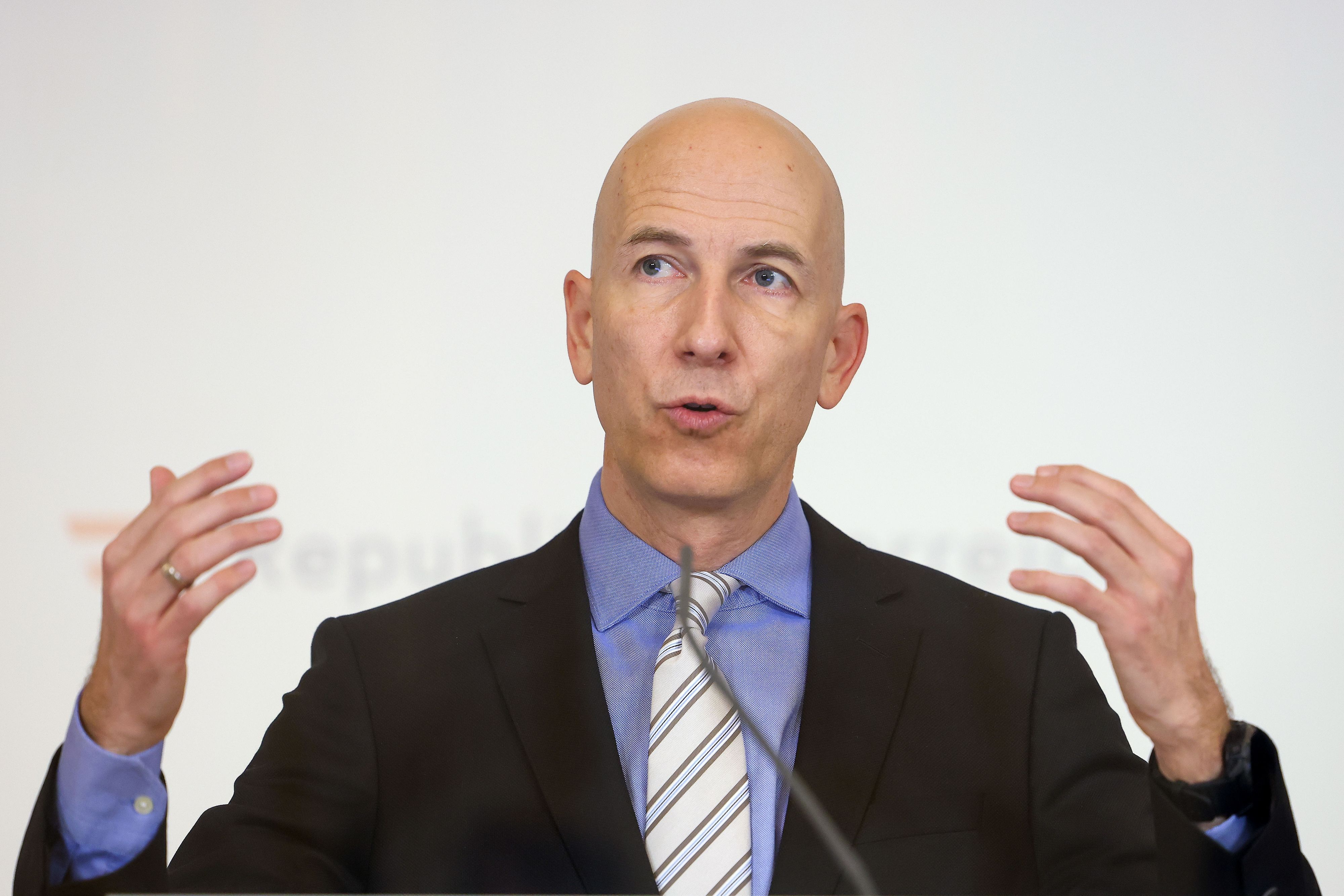 Wehrt sich gegen den Wirbel: Arbeitsminister Martin Kocher.