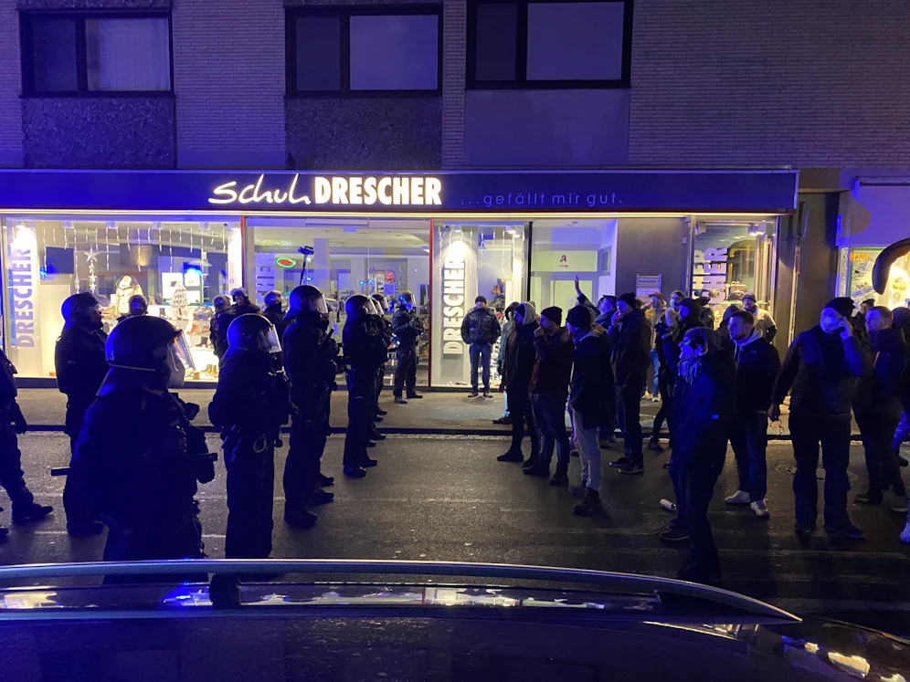 Die Corona-Demonstration in Schweinfurt fand unangemeldet in der Nacht am zweiten Weihnachtsfeiertag statt.&nbsp;