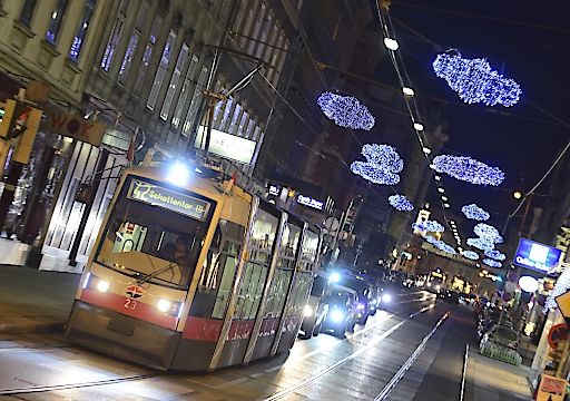 37 Öffi-Linien bringen die Wiener durch die Silvesternacht.