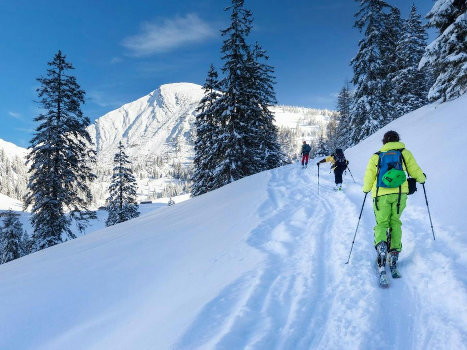 Skitouren sind ein echtes "Zurück-zur-Natur-Erlebnis" und erfreuen sich zunehmender Beliebtheit.