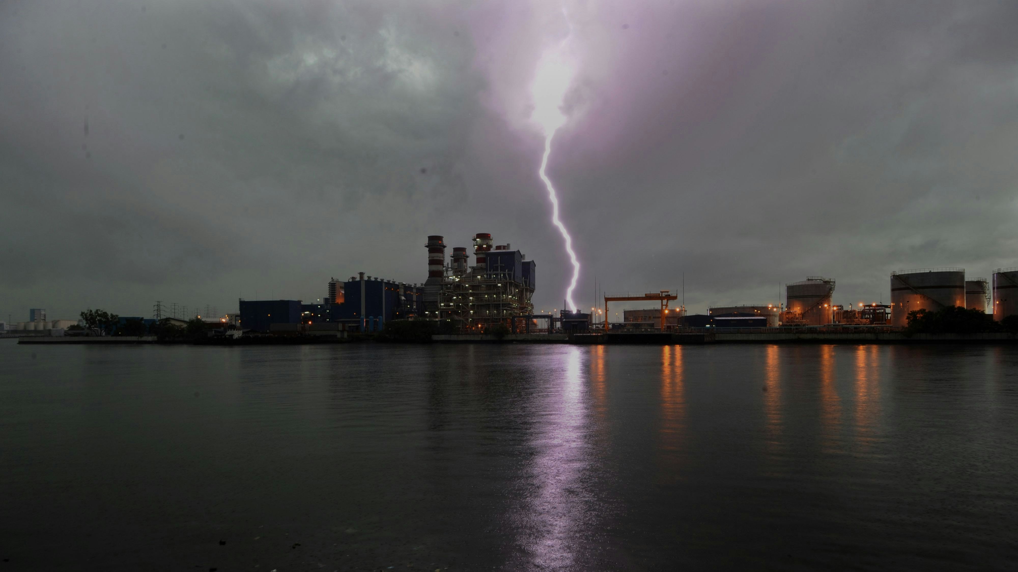 Bei einem Gewitter in Jakarta wurde ein 35-Jähriger vom Blitz getroffen. Wie durch ein Wunder überlebte er den Vorfall. Symbolbild. 