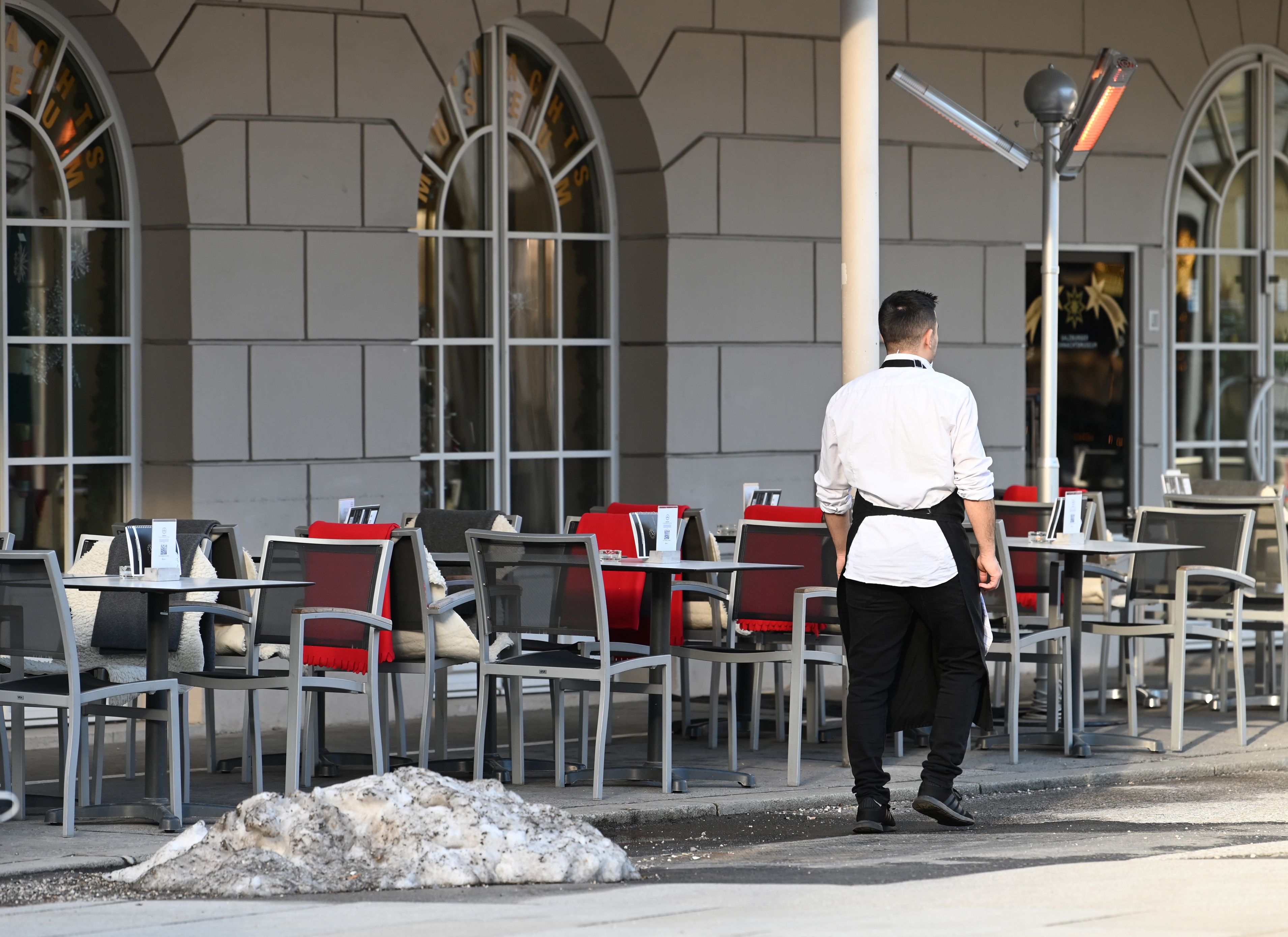 Die unlimitierte Gastro-Öffnung währte nur kurz: Schon nach wenigen Tagen heißt die Sperrstunde wieder 22 Uhr.