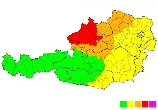 So sieht es aktuell in Österreich aus. Die Rote Warnungen beziehen sich auf "gefrierenden Regen". 