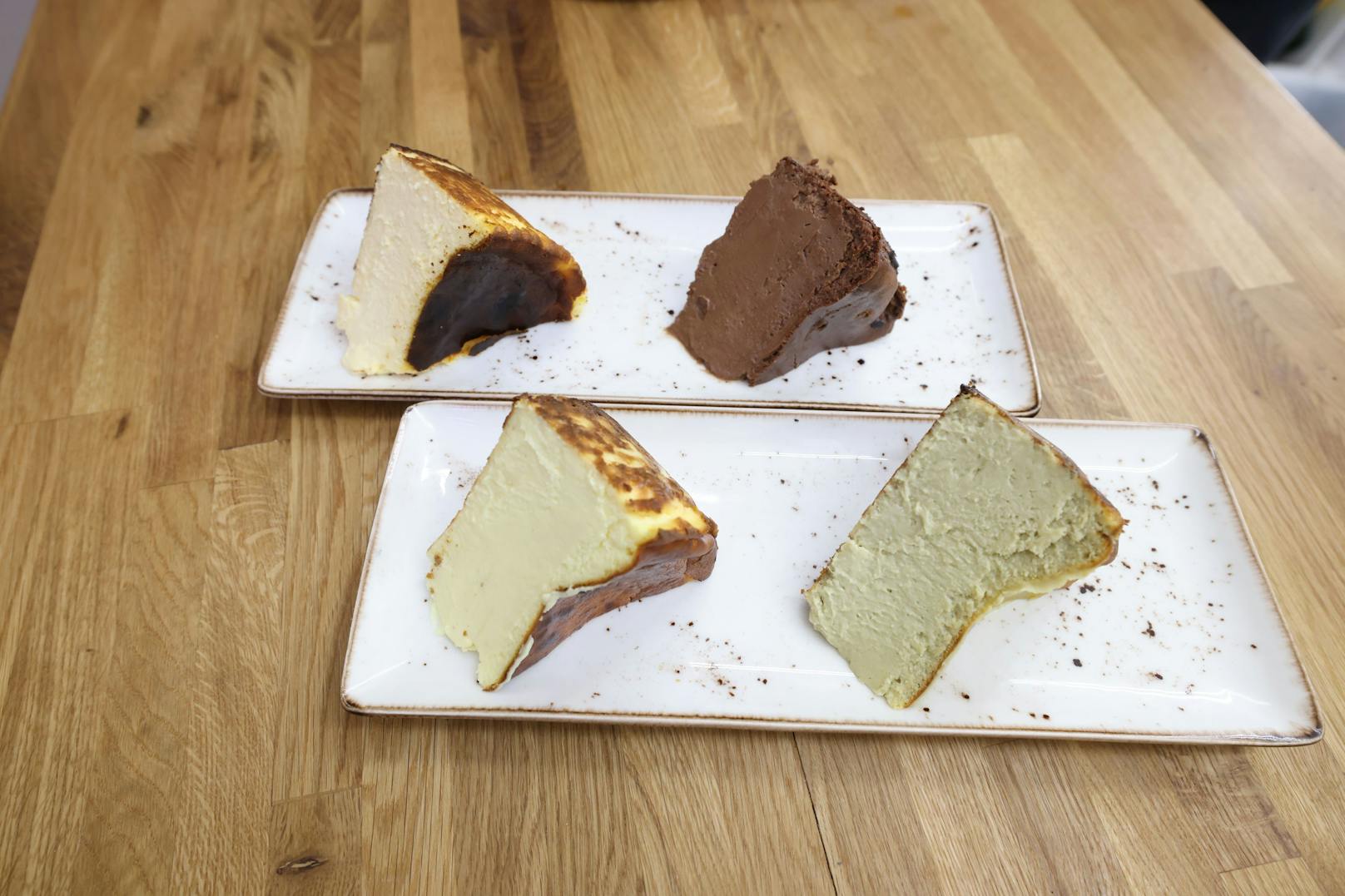 Den Cheesecake "San Sebastián" gibt es klassisch, mit Pistazie, Schokolade von Manner, Haselnuss oder Orange.