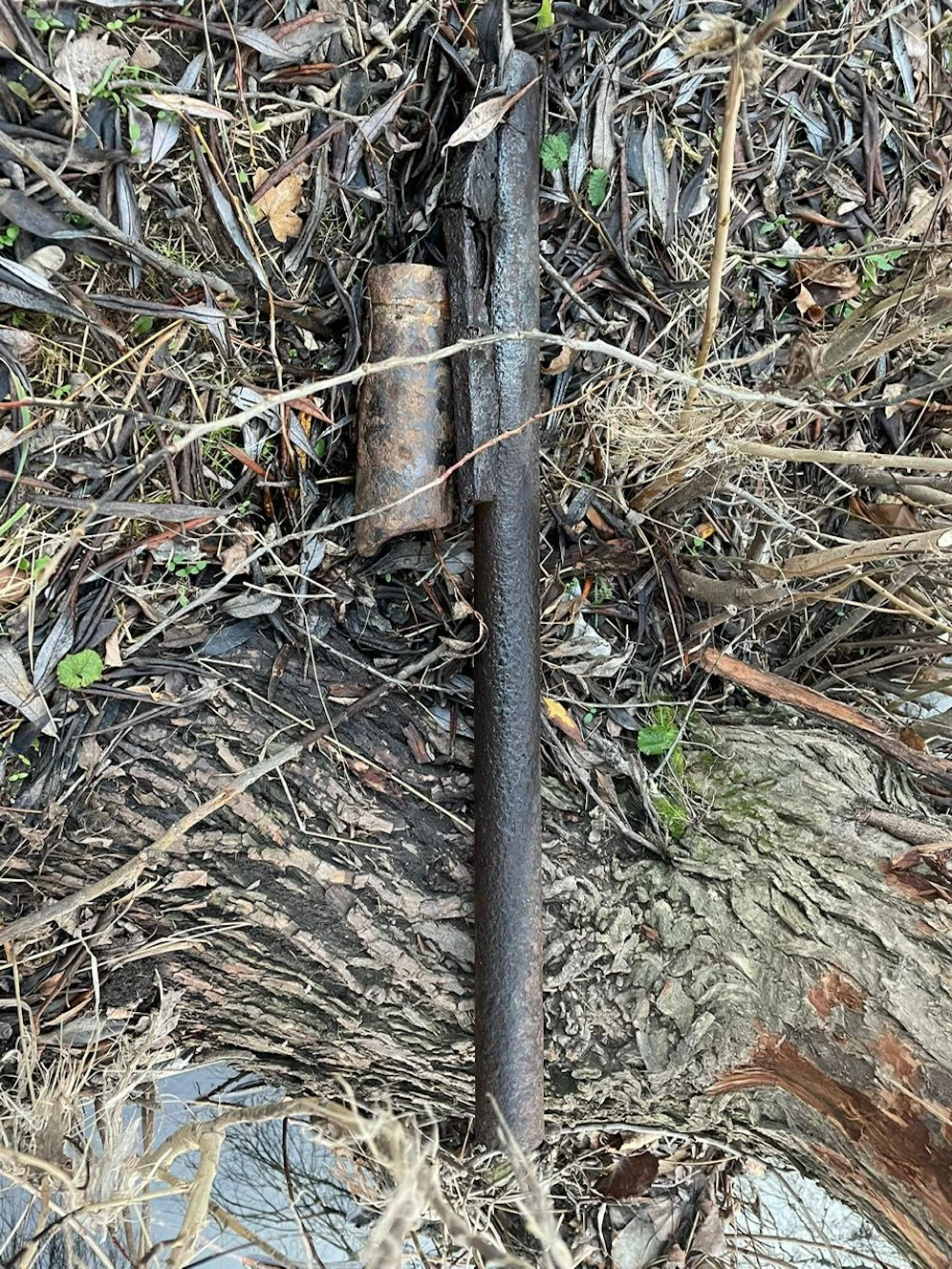 Das Panzerfaust-Rohr samt Granatenfragment wurde von einem Fachmann geborgen und abtransportiert.&nbsp;