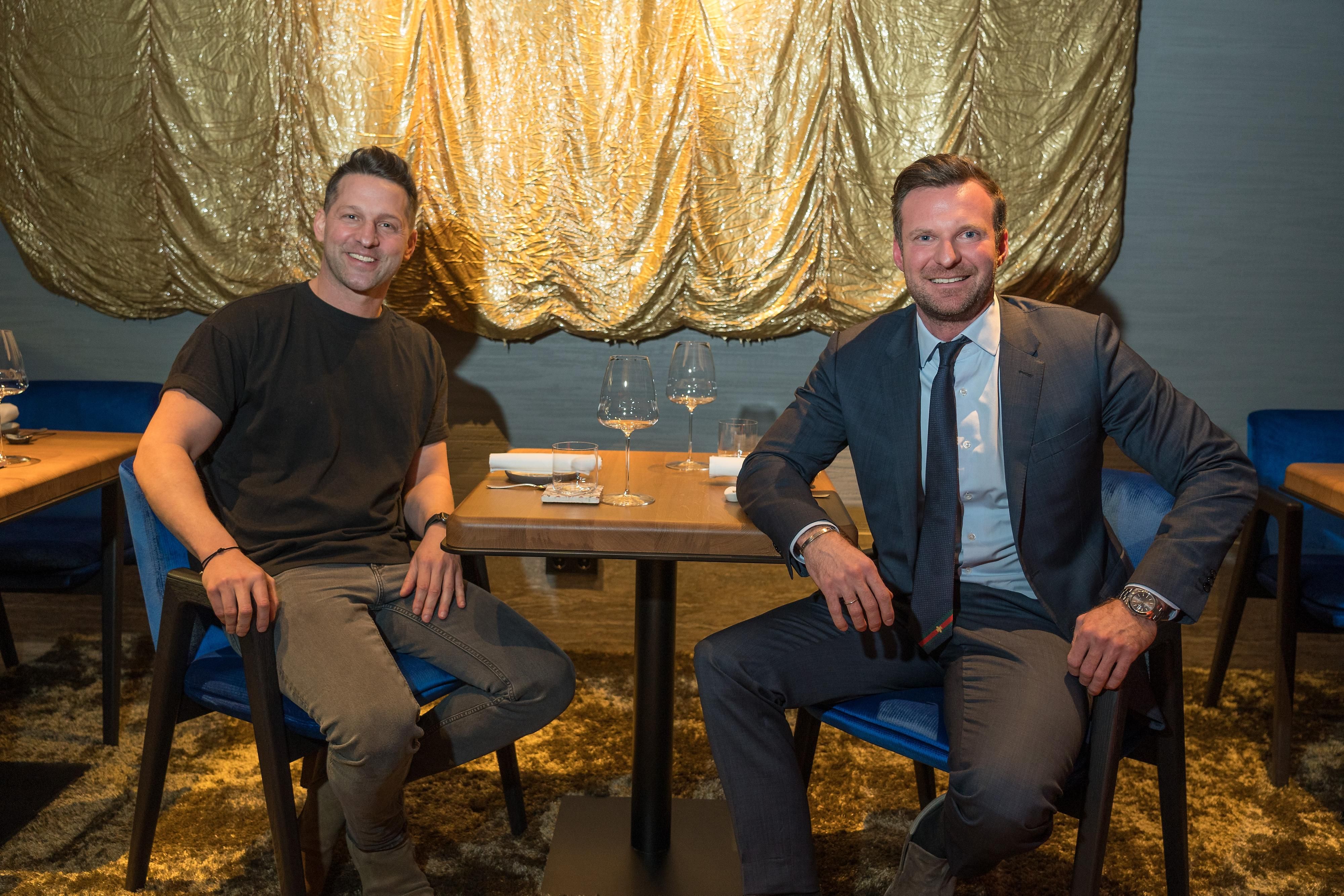 Seit der Kindheit befreundet: TV-Koch Alexander Kumptner und Promi-Anwalt Philipp Wolm