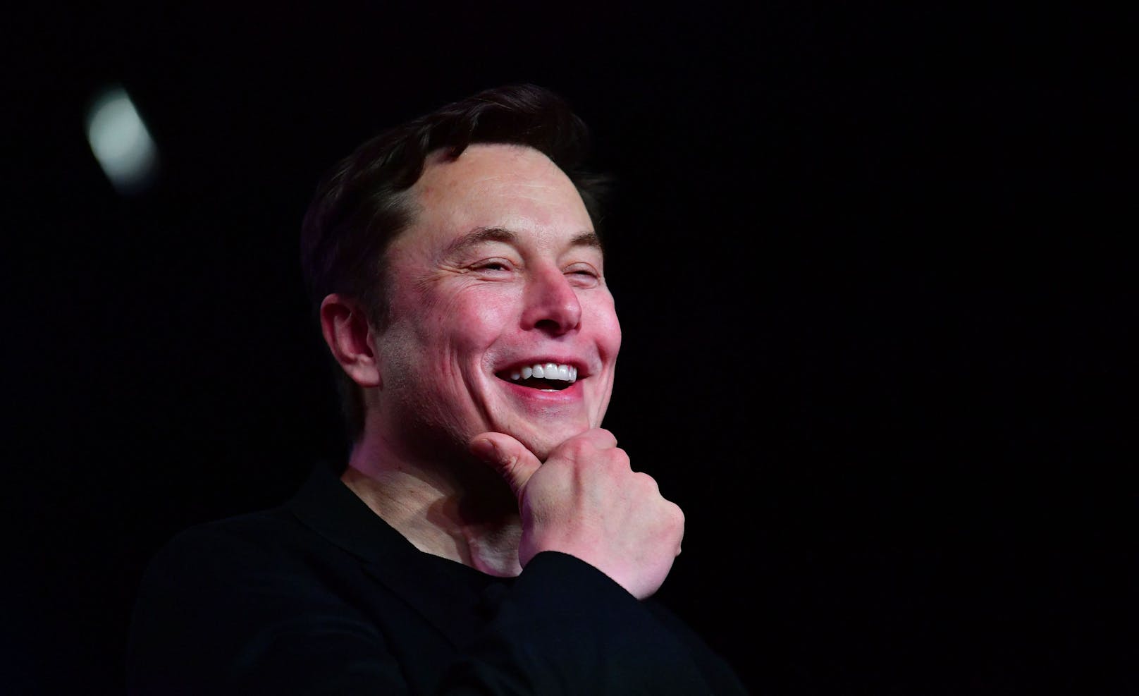 Elon Musk, der aktuell reichste Mensch der Welt, verkaufte weitere Tesla-Anteile. 