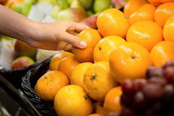 Gute Mandarinen können schon ganz einfach im Supermarktregal erkannt werden.