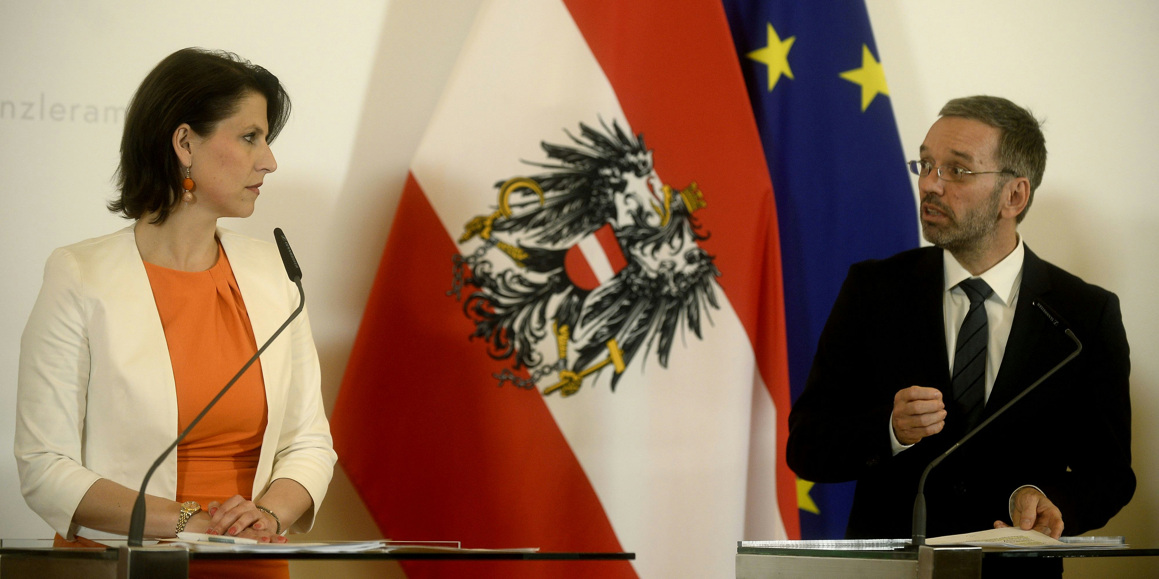 2019 als Staatssekretärin und Innenminister noch Seite an Seite, sind die Fronten mittlerweile stark verhärtet.