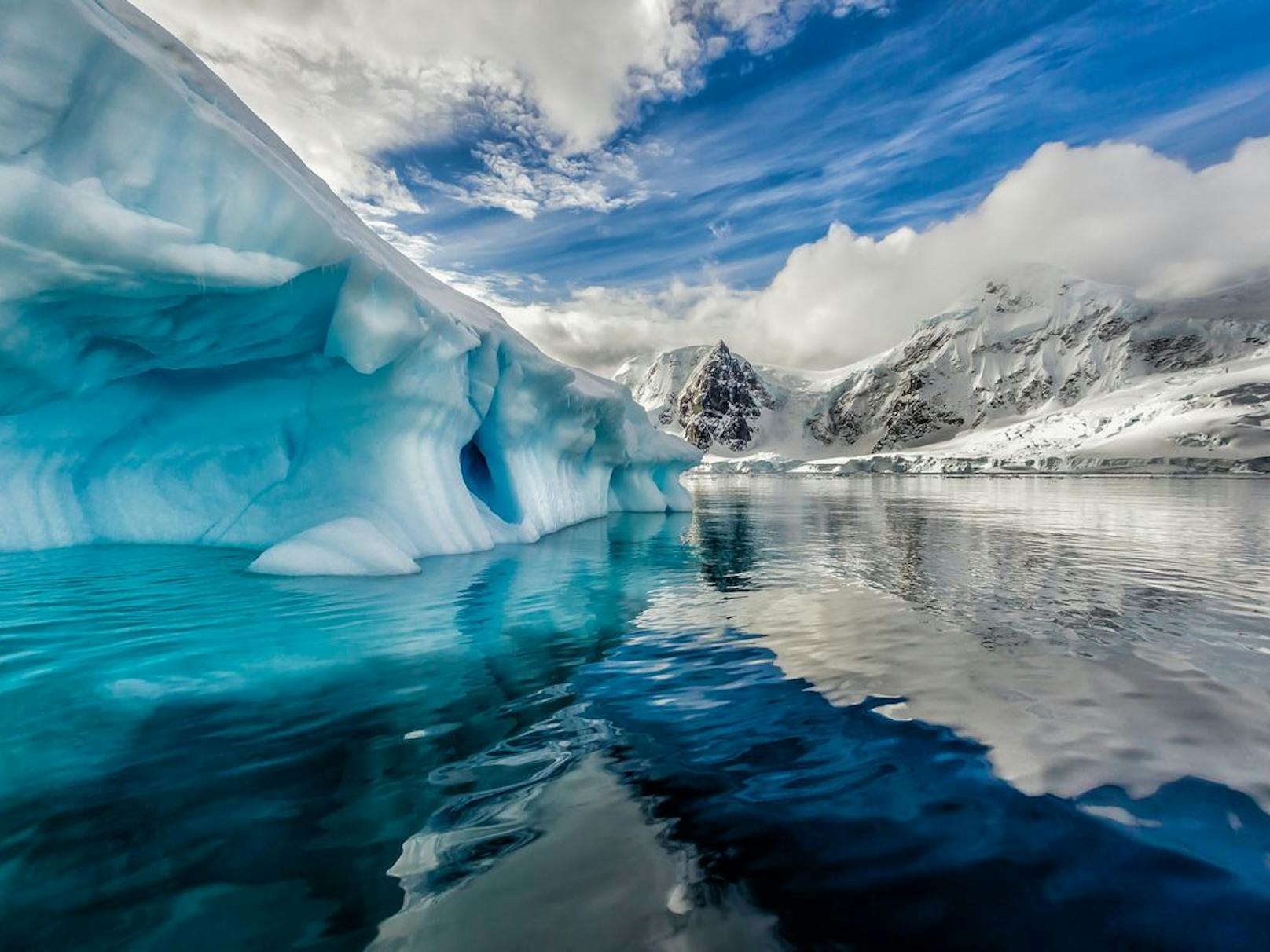 Die eisige Weite der Antarktika erstreckt sich über 13,2 Millionen Quadratkilometer und ist somit der fünftgrößte Kontinent der Erde.
