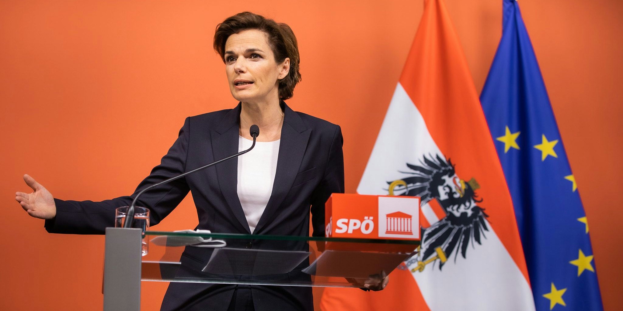 Rendi-Wagner im "Roten Foyer" Anfang Dezember, aus dieser Zeit stammt auch die Forderung nach einem Impf-Gutschein.