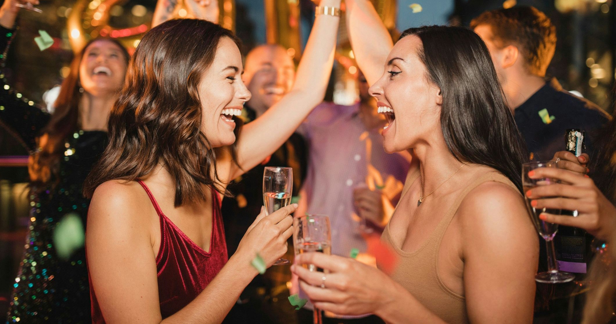 Zu Silvester dürfen auch die Ungeimpften (in kleinem Kreis) feiern. Symbolbild