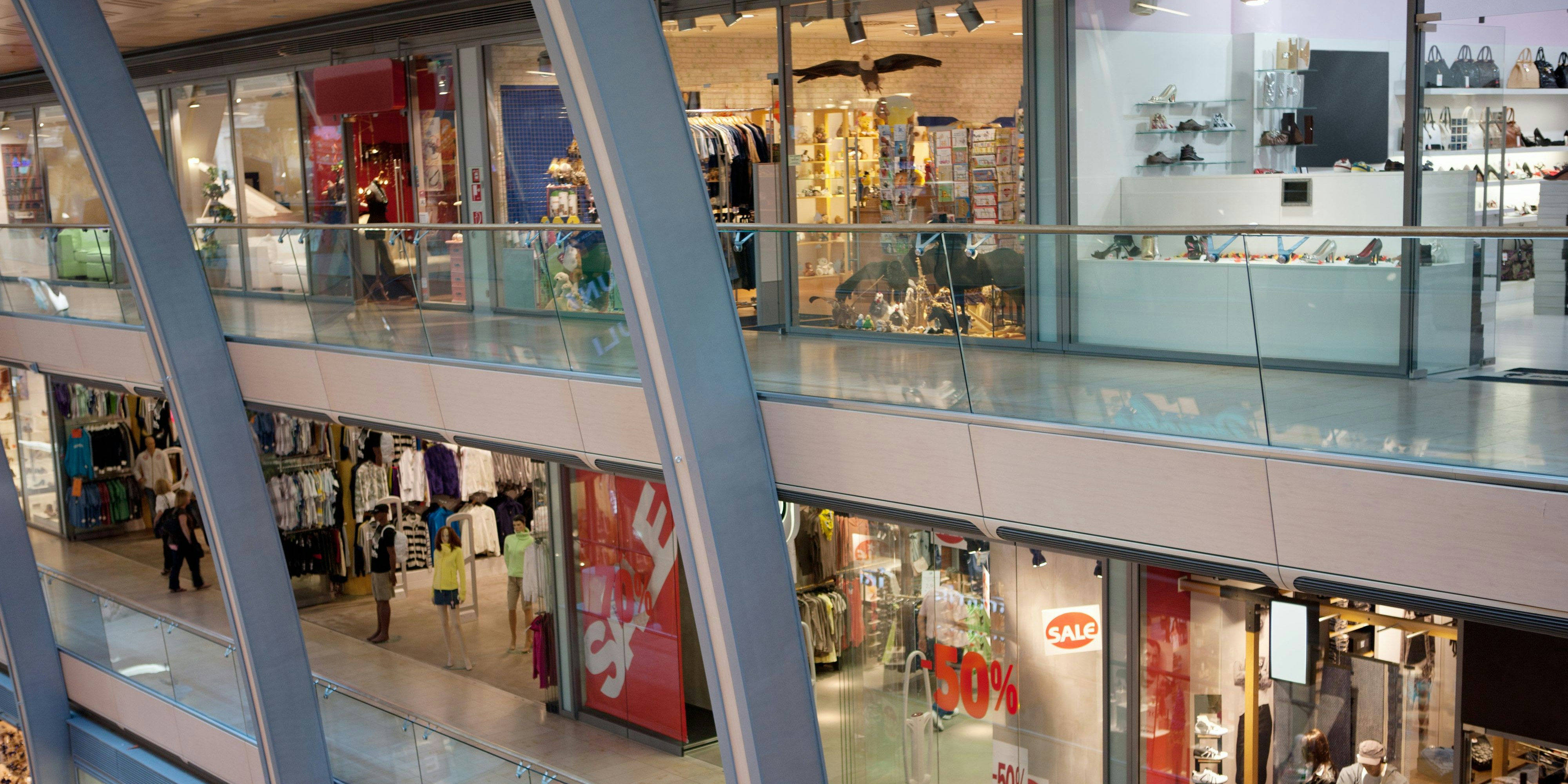 Multistorey shopping center