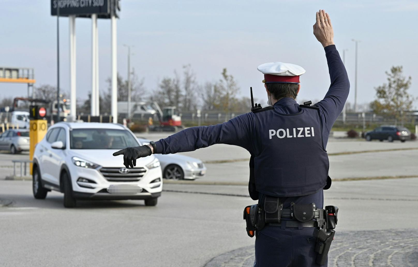 Die Polizei in Tirol schnappte sich einen 17-Jährigen, der ohne Führerschein unter Drogeneinfluss auf Spritztour war.