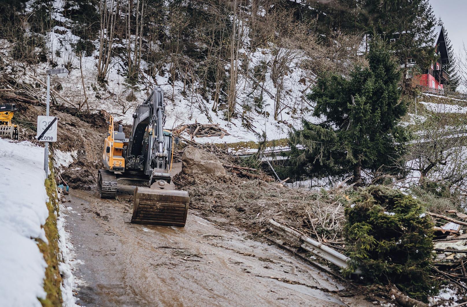 Regenfälle sorgen für gefährlichen Hangrutsch in Tirol
