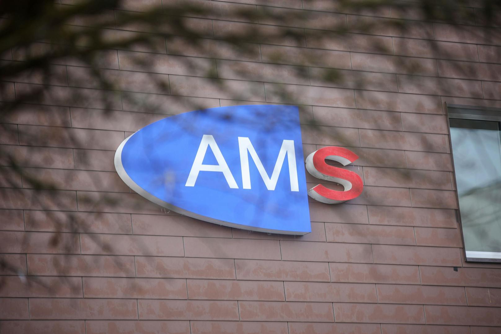 Das AMS kann Arbeitsbewilligungen innerhalb von 3 Tagen ausstellen.