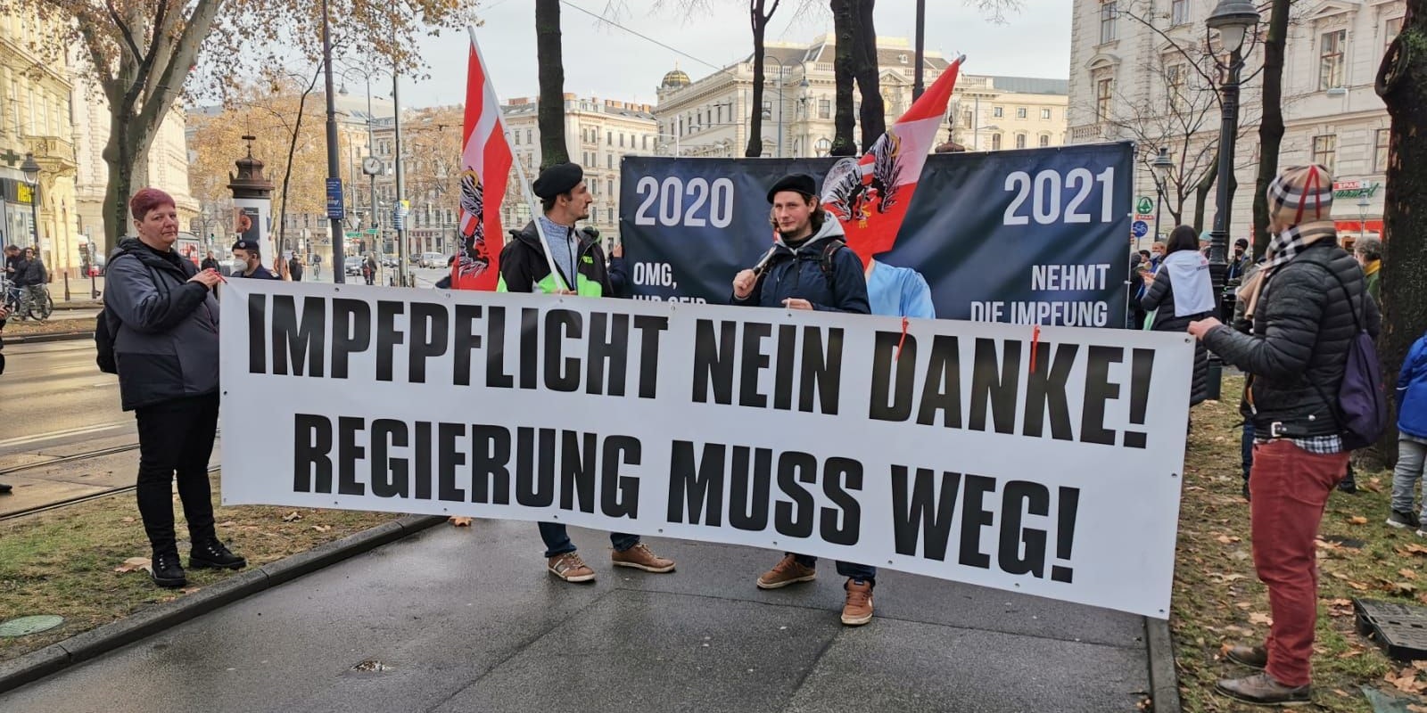 Selbst die Demo-Führung trägt keine Maske.