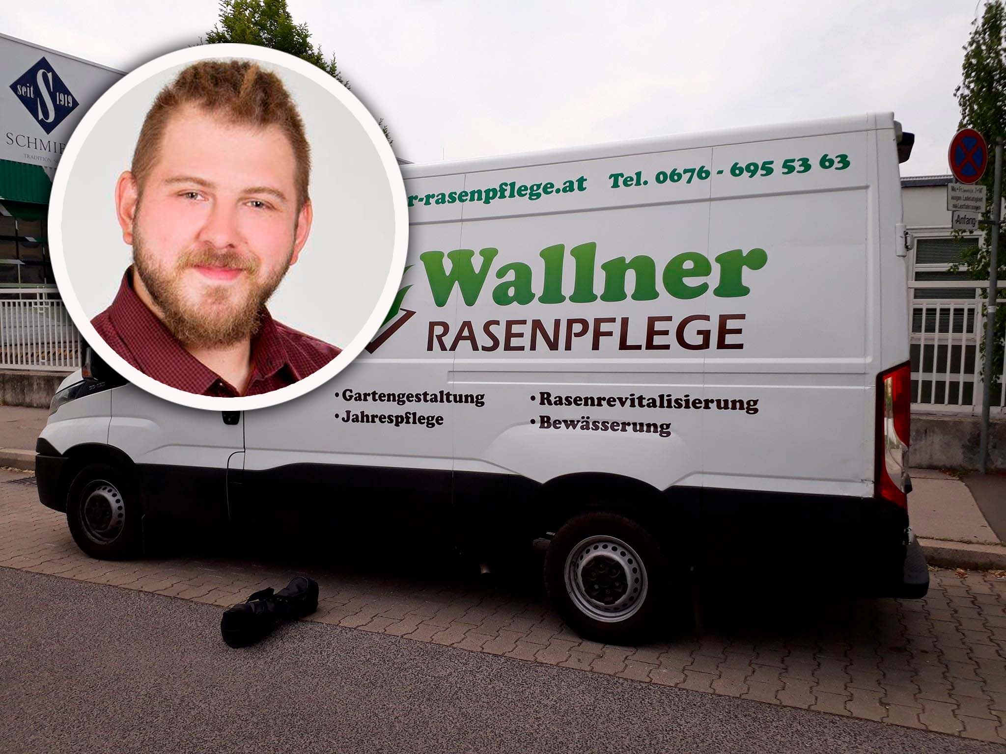 Gärtner Dominic Wallner schenkt einem seiner Bewerber 1.000 Euro, damit dieser seinen Eltern einen Flug von Kuba nach Wien zahlen kann.