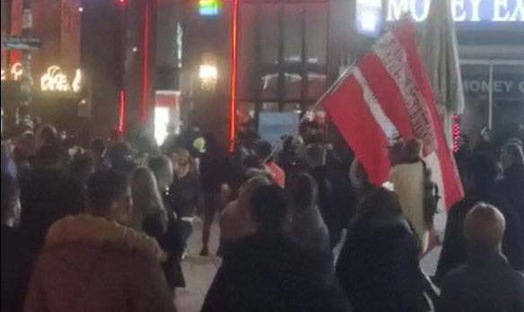 Corona-Demonstranten zogen über den Stephansplatz.