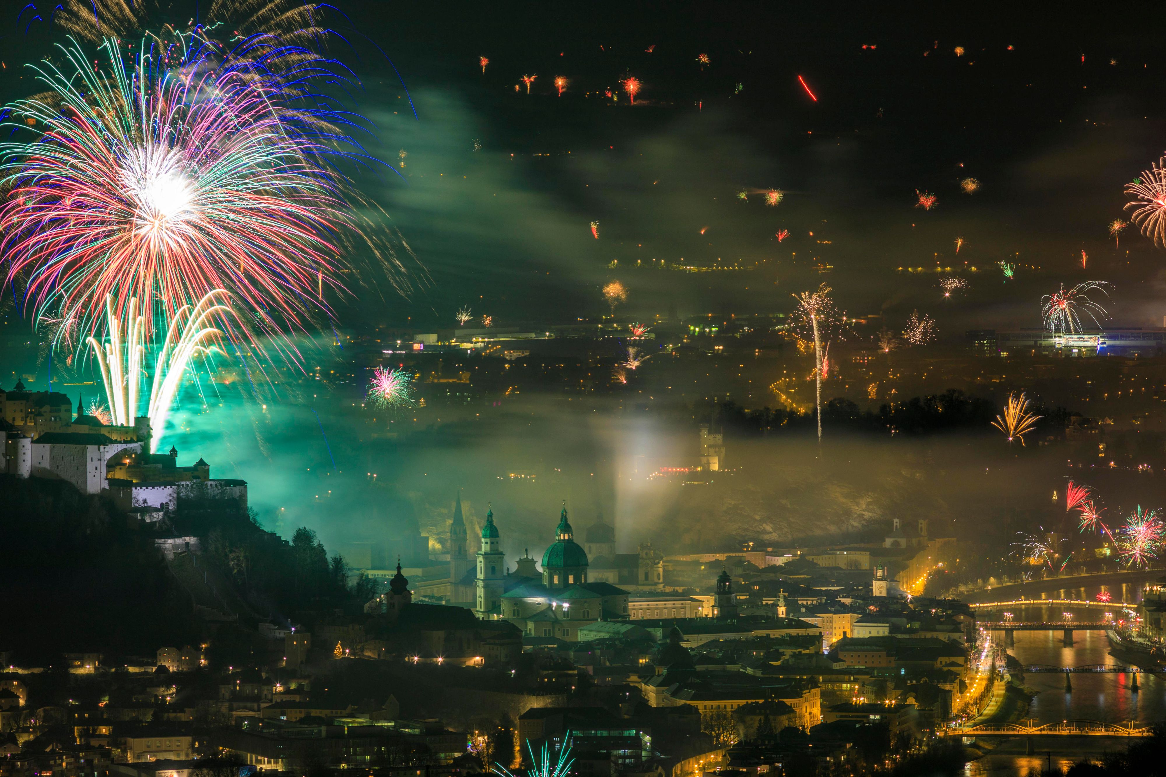 In der Stadt Salzburg fand das einzige offizielle Feuerwerk statt. In Wien war es verboten.